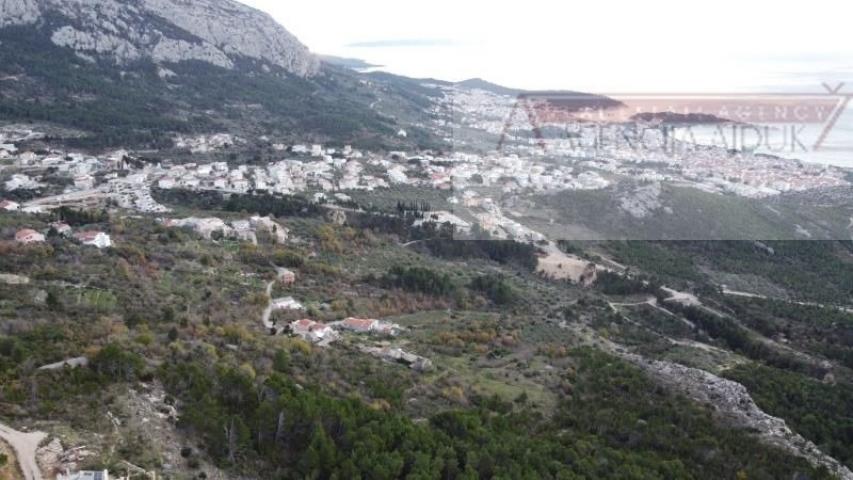Makarska 11466 m2 zemljište uz planinu Biokovo