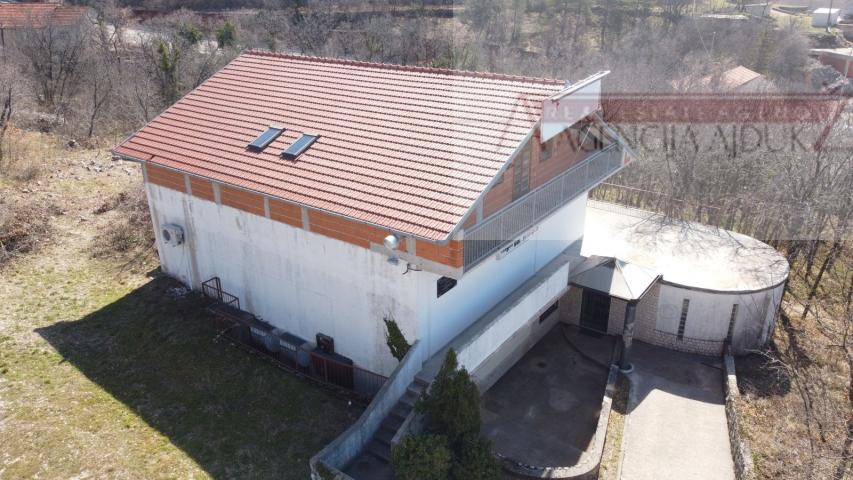 Imotski Lovreć stambeno-poslovni objekt 700 m2 - NOVO
