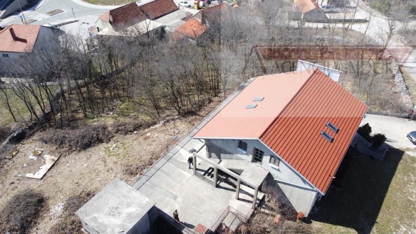 Imotski Lovreć stambeno-poslovni objekt 700 m2 - NOVO