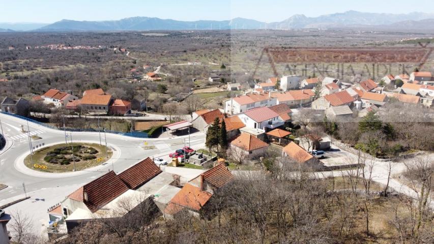 Imotski Lovreć stambeno-poslovni objekt 700 m2 - NOVO