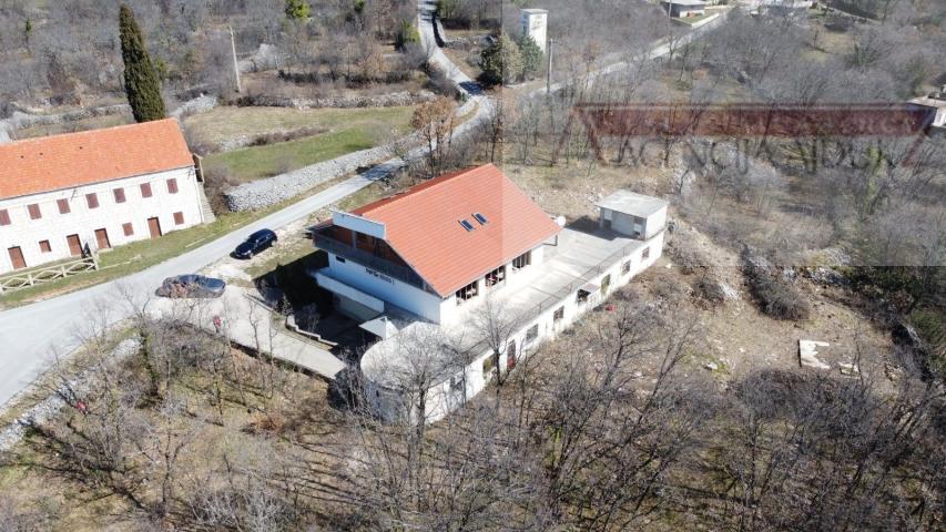 Imotski Lovreć stambeno-poslovni objekt 700 m2 - NOVO