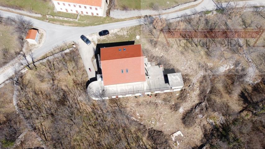 Imotski Lovreć stambeno-poslovni objekt 700 m2 - NOVO