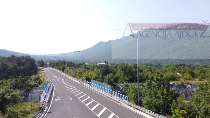 Zagvozd građevinsko zemljište 1817 m2 - novo u ponudi