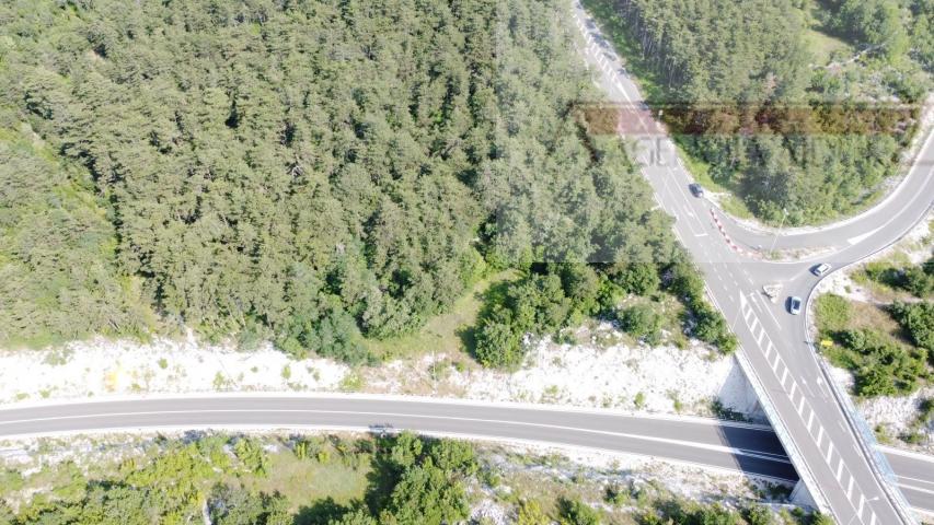 Zagvozd građevinsko zemljište 1817 m2 - novo u ponudi
