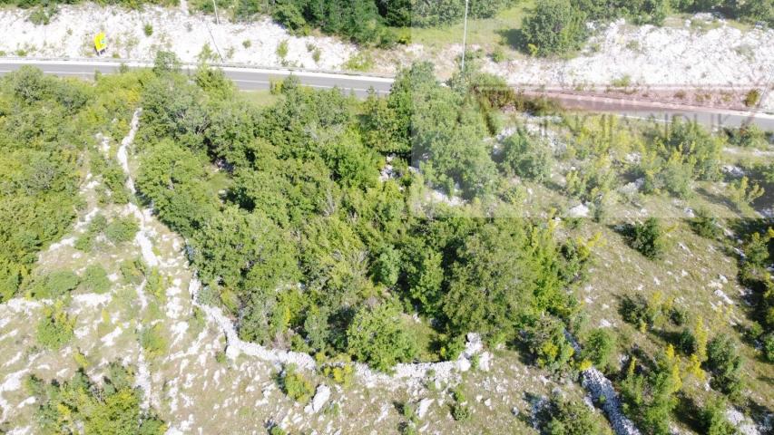 Zagvozd građevinsko zemljište 1817 m2 - novo u ponudi