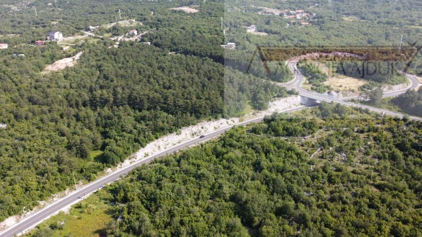 Zagvozd građevinsko zemljište 1817 m2 - novo u ponudi