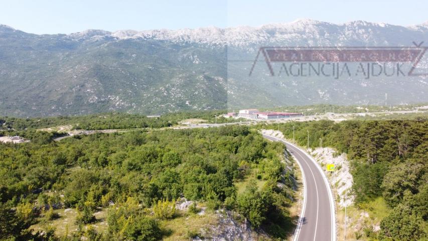 Zagvozd građevinsko zemljište 1817 m2 - novo u ponudi