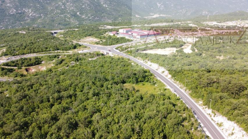 Zagvozd građevinsko zemljište 1817 m2 - novo u ponudi