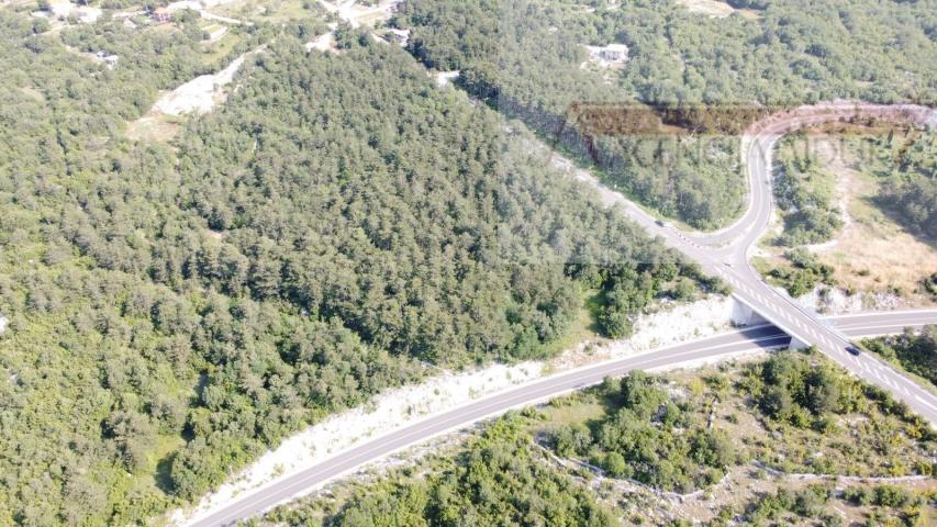 Zagvozd građevinsko zemljište 1817 m2 - novo u ponudi