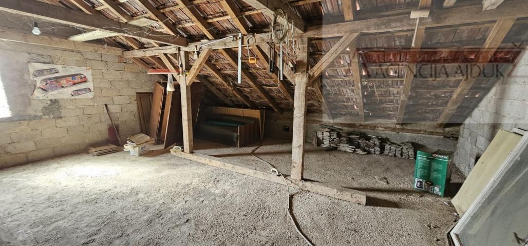 Imotski Donji Proložac kuća 187 m2 - povoljno
