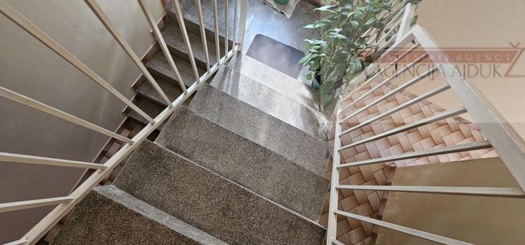 Imotski Donji Proložac kuća 187 m2 - povoljno