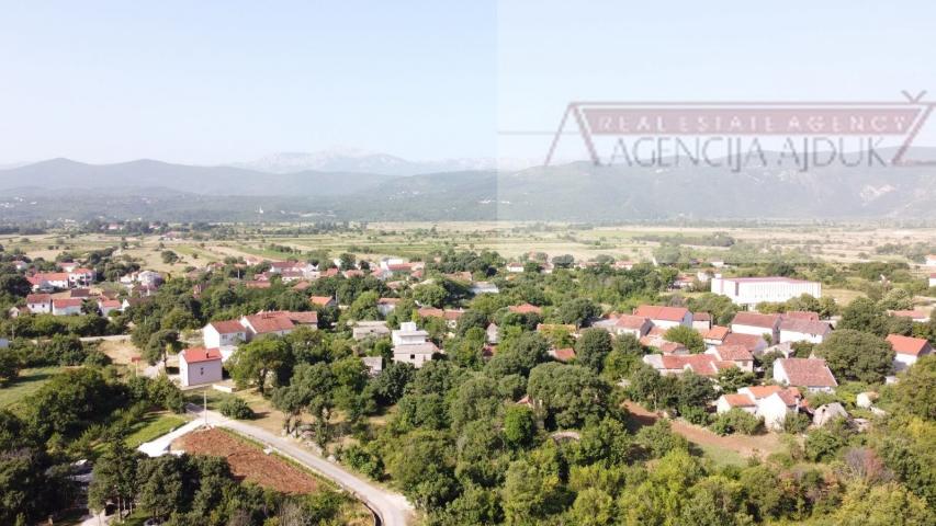 Imotski Donji Proložac kuća 187 m2 - povoljno