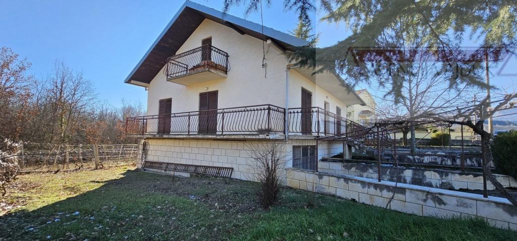 Imotski Drum odlična obiteljska kuća 290 m2 + okućnica - novo u ponudi