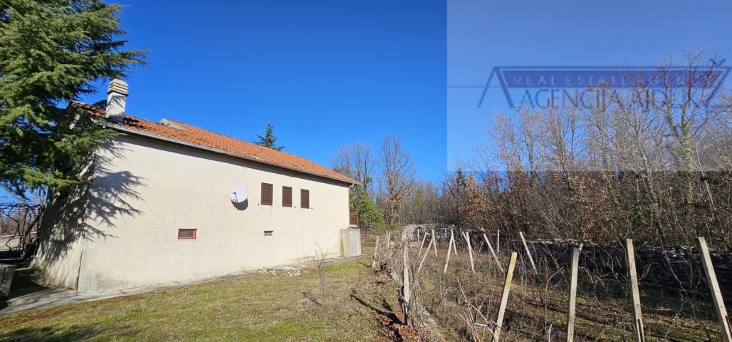 Imotski Drum odlična obiteljska kuća 290 m2 + okućnica - novo u ponudi