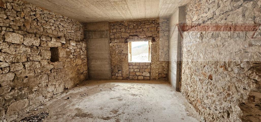 Imotski kuća za odmor u izgradnji 300 m2 - parcela 4300 m2 - intima