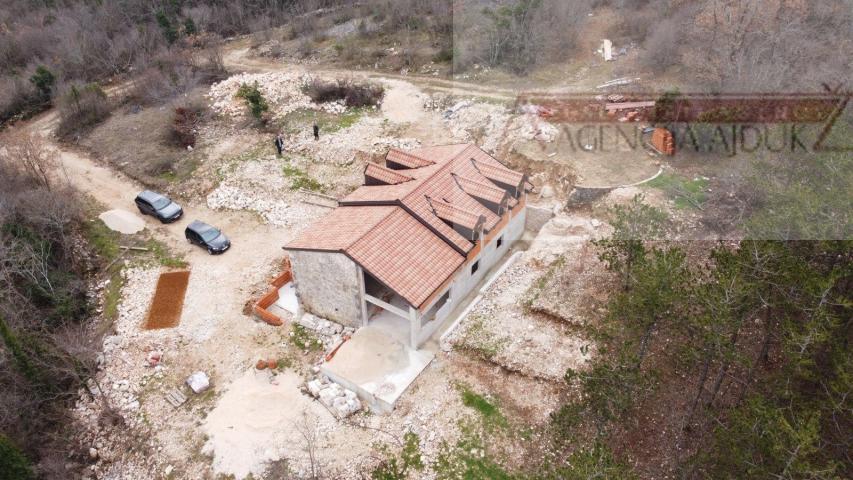 Imotski kuća za odmor u izgradnji 300 m2 - parcela 4300 m2 - intima