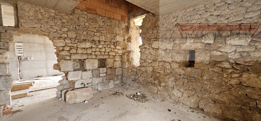 Imotski kuća za odmor u izgradnji 300 m2 - parcela 4300 m2 - intima