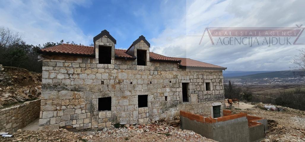 Imotski kuća za odmor u izgradnji 300 m2 - parcela 4300 m2 - intima