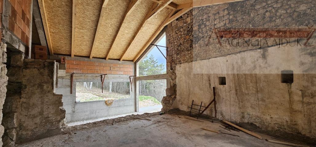 Imotski kuća za odmor u izgradnji 300 m2 - parcela 4300 m2 - intima