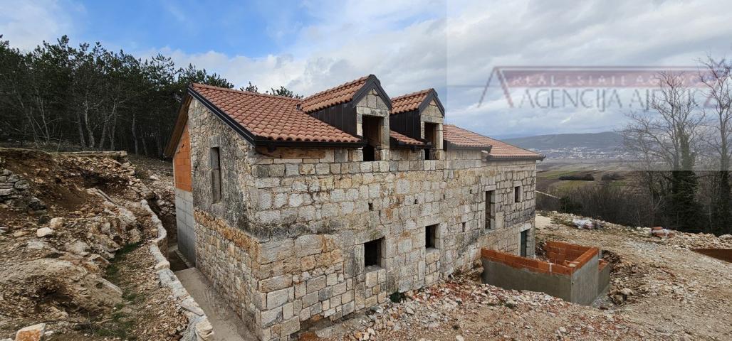 Imotski kuća za odmor u izgradnji 300 m2 - parcela 4300 m2 - intima
