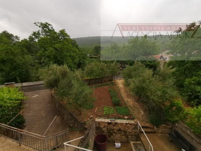 Imotski Runović kamena kuća 250 m2 sa uređenom okućnicom