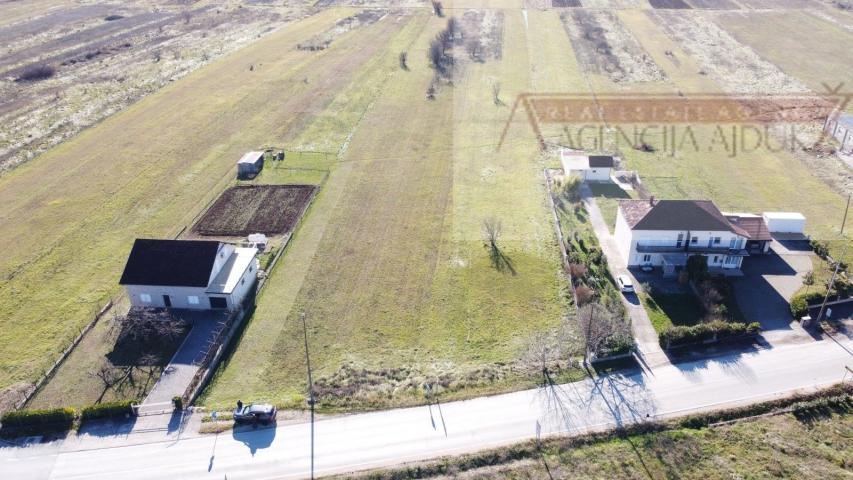 Imotski Vinjani Donji 3752 m2 građevinsko i poljoprivredno zemljište