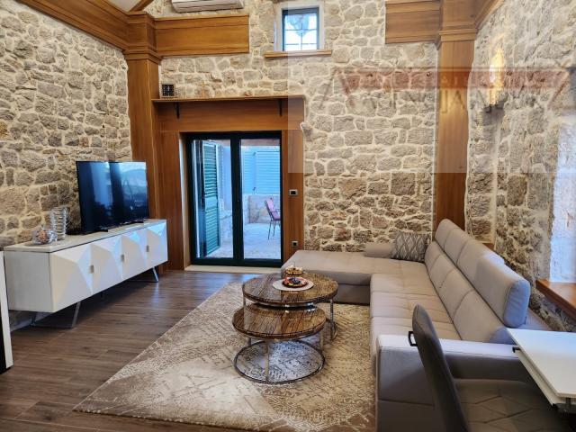 Imotski renovirana kamena kuća - vrhunska nekretnina - novo!