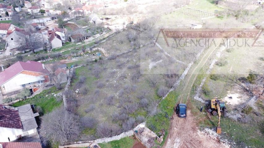 Imotski 1487 m2 građevinsko zemljište - Vinjani Donji