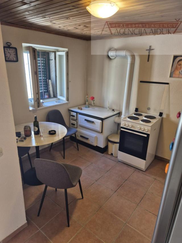 Imotski - Mrnjavci kamene kuća 190m2 + okućnica