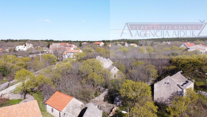 Imotski - Mrnjavci kamena kuća 68 m2 + okućnica