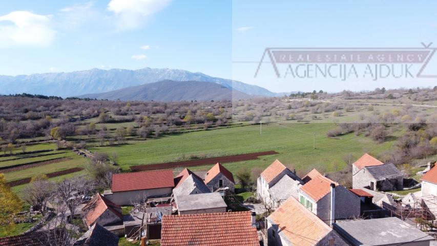 Imotski - Mrnjavci kamena kuća 68 m2 + okućnica