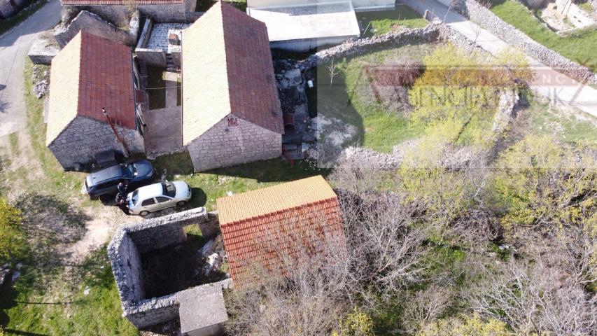 Imotski - Mrnjavci kamena kuća 68 m2 + okućnica