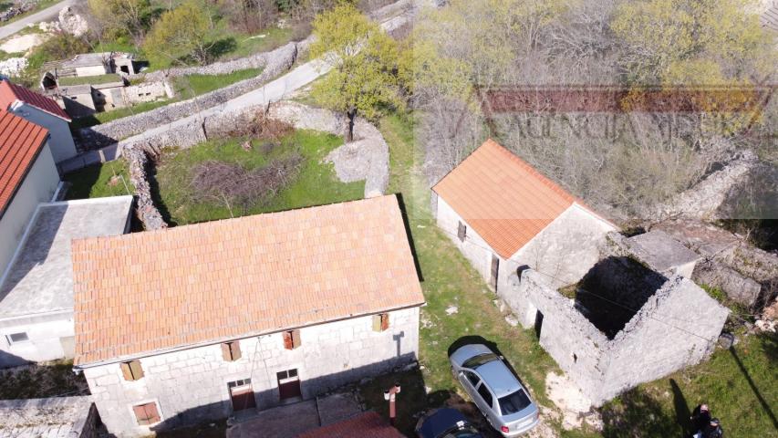 Imotski - Mrnjavci 4 kamene kuća 256m2 + okućnica - intima