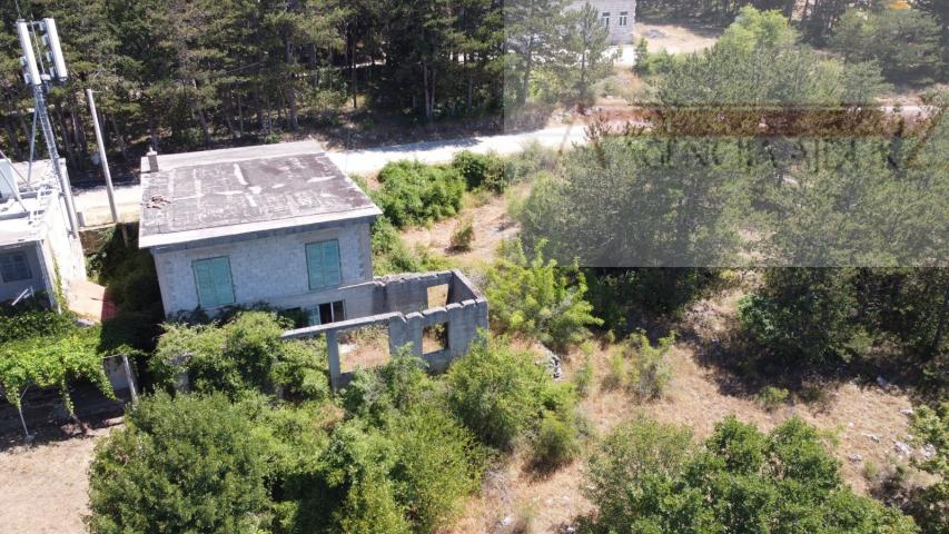Imotski Proložac kuća  u izgradnji + velika okućnica 2000 m2 