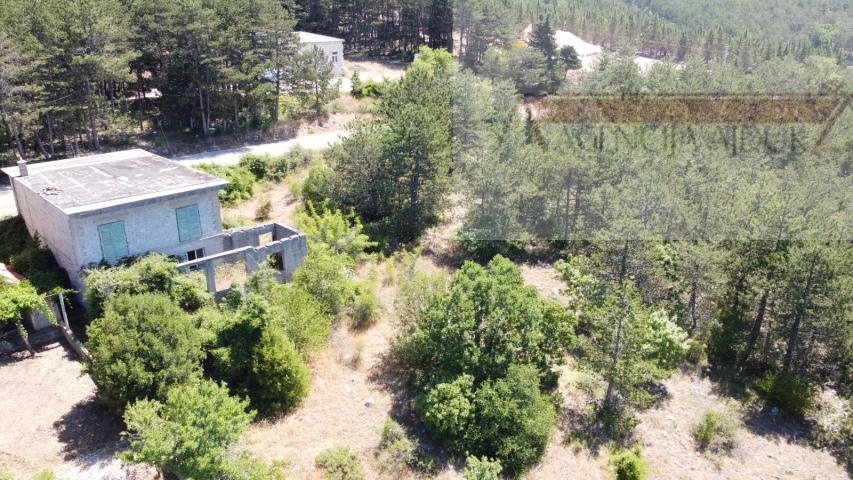 Imotski Proložac kuća  u izgradnji + velika okućnica 2000 m2 