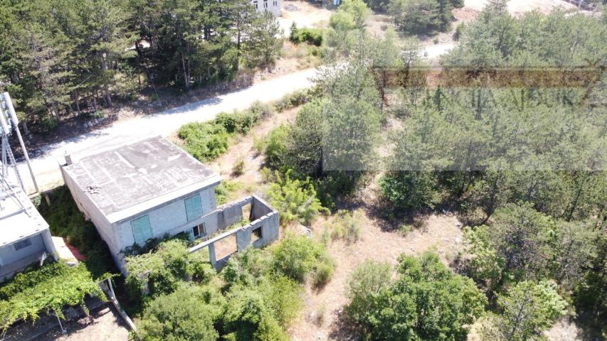 Imotski Proložac kuća  u izgradnji + velika okućnica 2000 m2 
