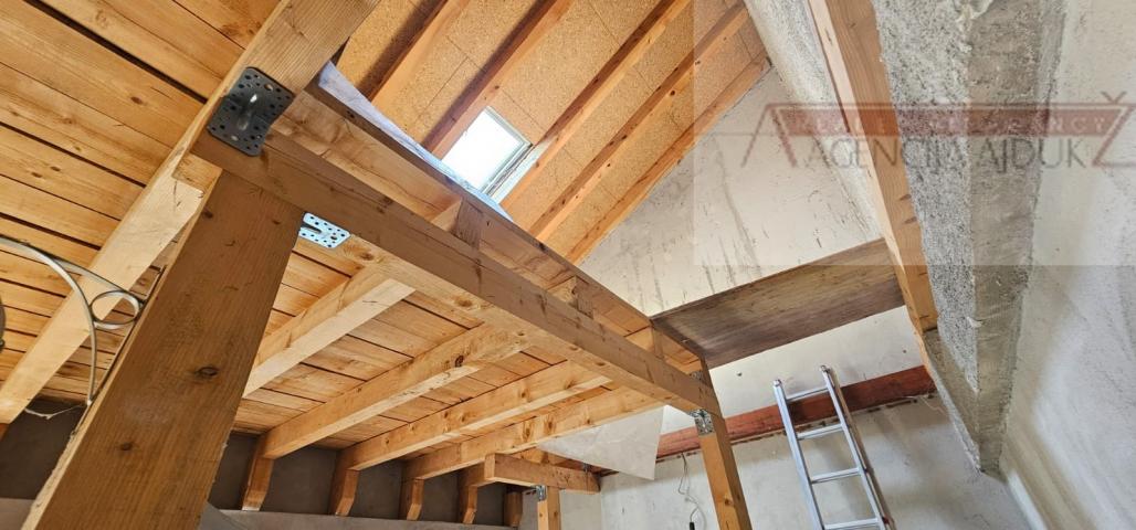 Imotski samostojeća kuća 140 m2 na parceli od 1196 m2 - novo u ponudi