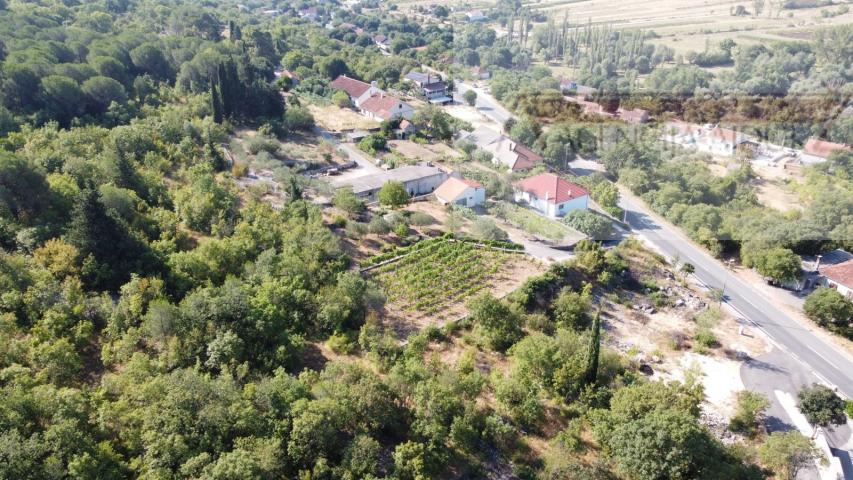 Imotski - Vinjani Donji 2348 m2 građevinsko zemljište