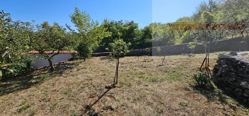 Imotski obiteljska kamena kuća 250 m2 + okućnica 1209 m2 Drum