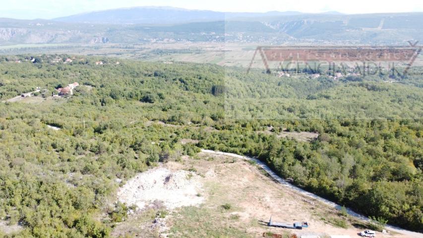 Imotski 8883 m2 građevinsko zemljište - NOVO!!
