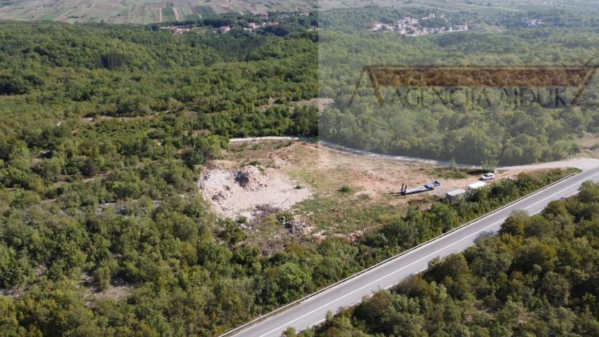 Imotski 8883 m2 građevinsko zemljište - NOVO!!