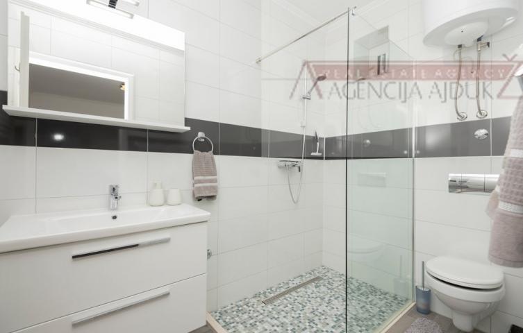 Imotski kuća za odmor 338 m2 + bazen 40 m2 - novo u ponudi