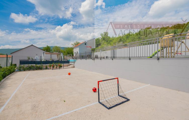 Imotski kuća za odmor 338 m2 + bazen 40 m2 - novo u ponudi