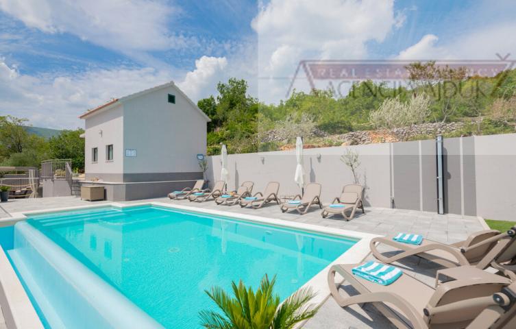 Imotski kuća za odmor 338 m2 + bazen 40 m2 - novo u ponudi