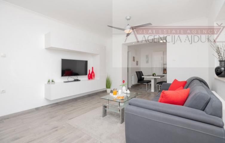 Imotski kuća za odmor 338 m2 + bazen 40 m2 - novo u ponudi