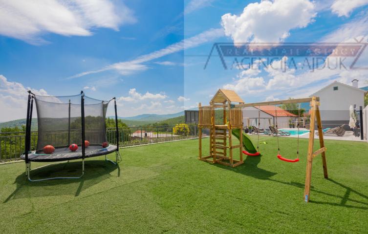 Imotski kuća za odmor 338 m2 + bazen 40 m2 - novo u ponudi