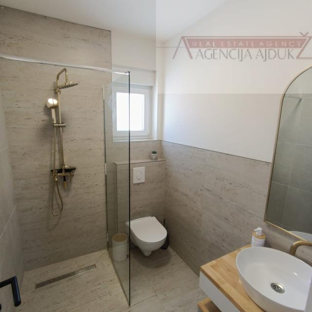 Imotski nova kuća 199 m2 + bazen - top ponuda + zamjena!