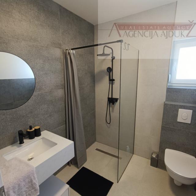 Imotski nova kuća 199 m2 + bazen - top ponuda + zamjena!