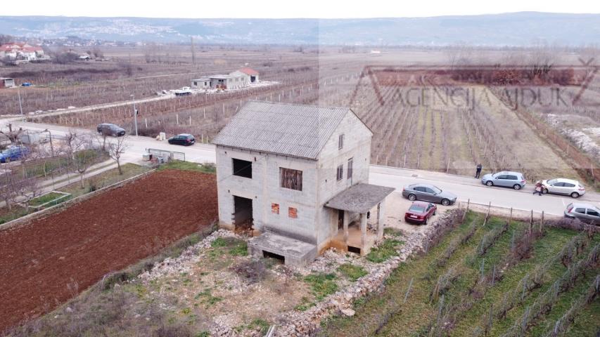 Imotski kuća 229 m2 roh-bau Zmijavci + dvorište 669 m2