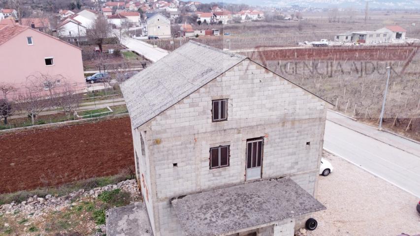 Imotski kuća 229 m2 roh-bau Zmijavci + dvorište 669 m2